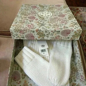 Tory Burch Accessories  Ribbed Merino Mittens And Hat Cream/White Size: Os